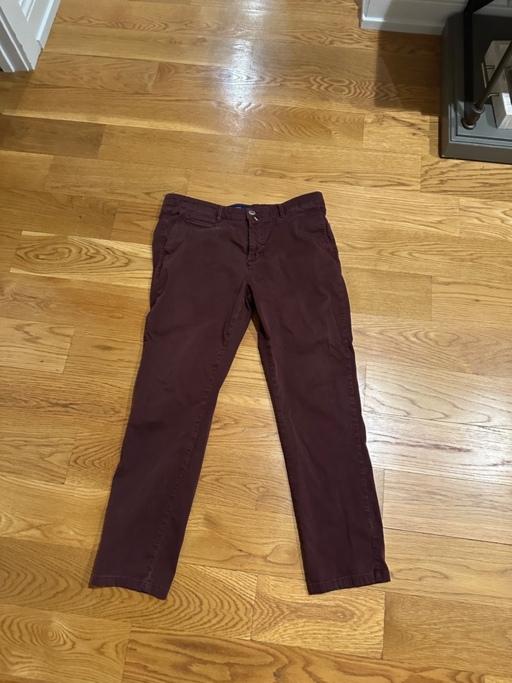 Men's Slim Straight Chinos in Burgundy